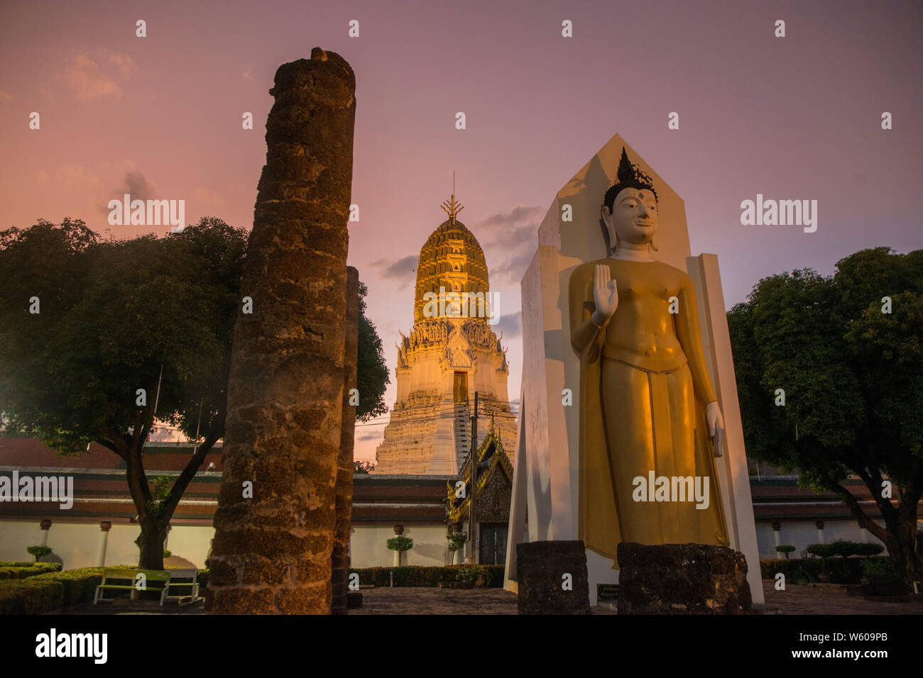 the ruins of the Wat Phra Si Ratana Mahathat a Temple in the city of  Phitsanulok in the north of Thailand.  Thailand, Phitsanulok, November, 2018. Stock Photo