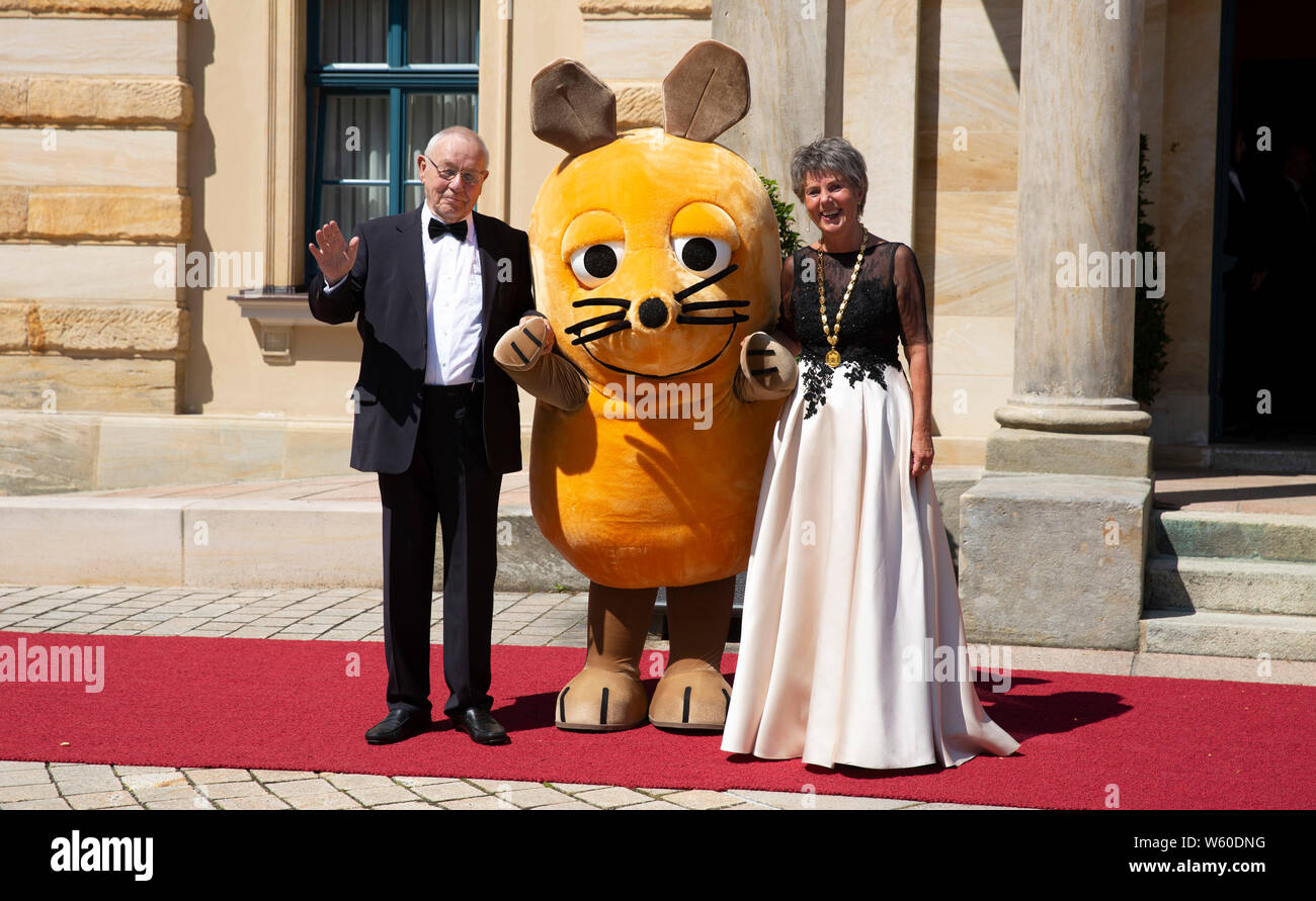 Armin Maiwald mit Maus und Brigitte Merk-Erbe bei der Eröffnung der Richard-Wagner-Festspiele 2019 mit der Premiere der Oper 'Tannhäuser' im Bayreuthe Stock Photo