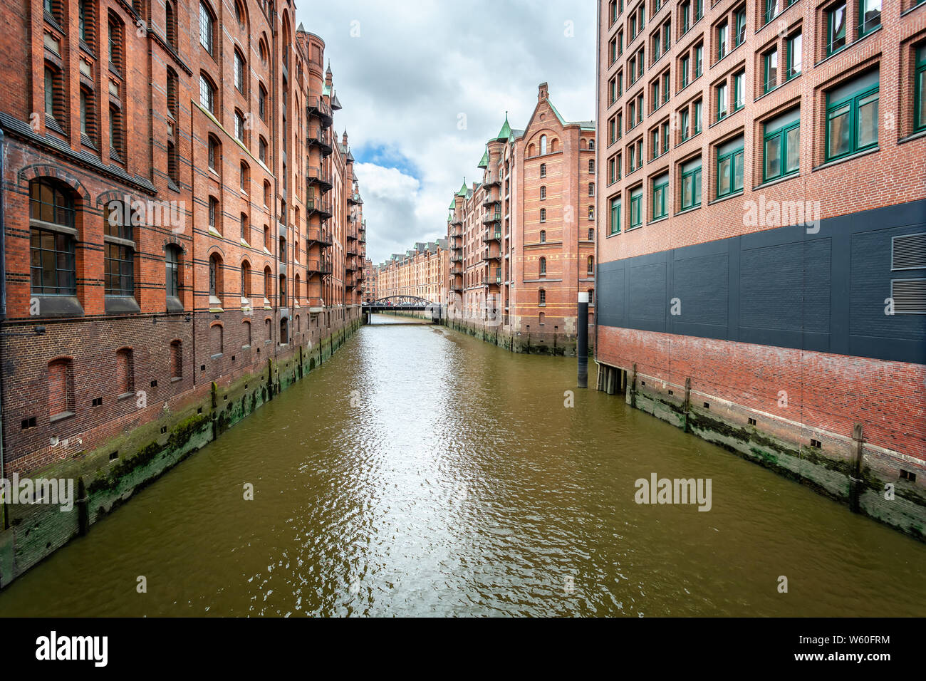 red-brick-speicherstadt-warehouses-on-either-side-of-the-river-in