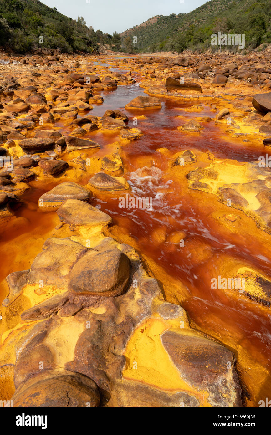 Europe, European, Spain, Andalusia, Huelva, Sierra Morena, Rio Tinto,  copper mining polluted river Stock Photo - Alamy