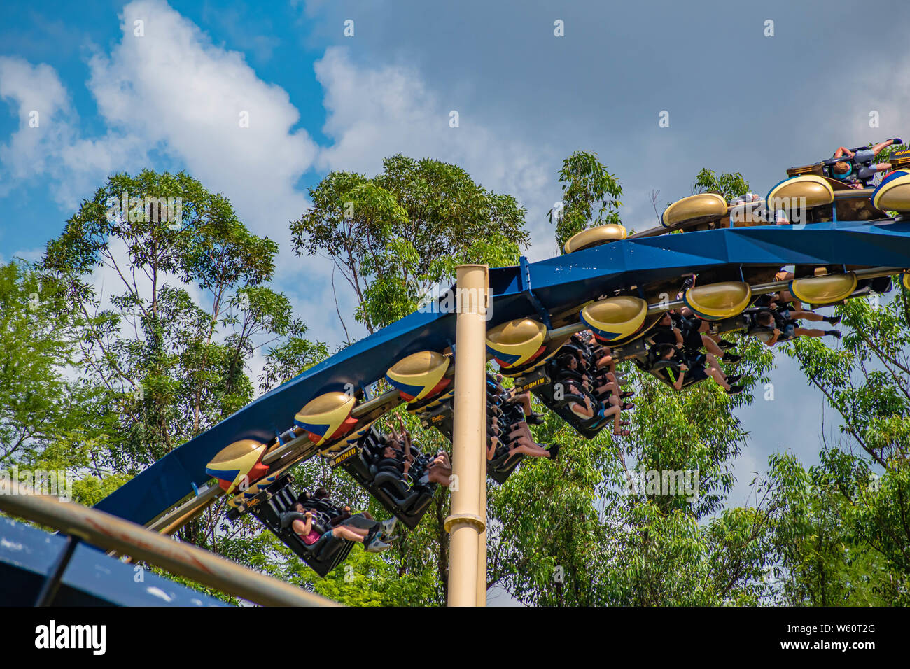 Busch Gardens Africa » Montu » montu-turn1.jpg