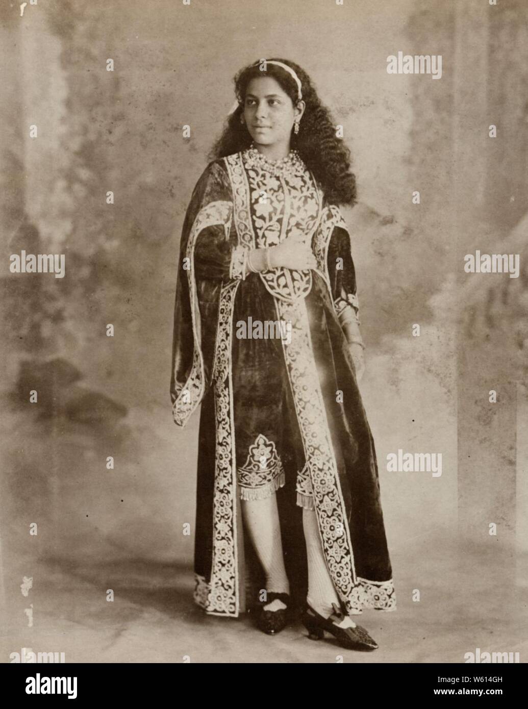Dayal, Raja Lala Deen - Indische Schönheit in Viktorianischem Mogul ...