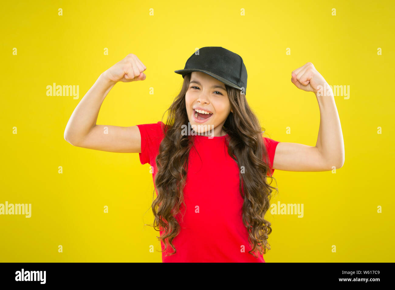 Girl Long Curly Hair Wear Cap Must Have Street Style Accessory