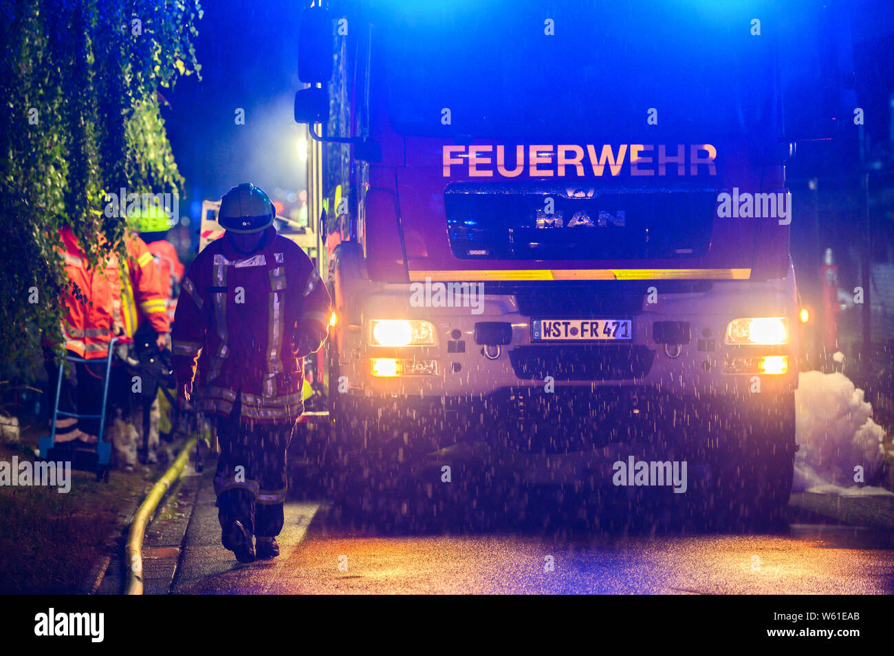 Rastede, Germany. 31st July, 2019. Firefighters are on duty in a warehouse fire. The fire had been discovered shortly after midnight by an employee in the paint factory, a spokesman for the fire brigade said. In the meantime, however, the fire is under control. Credit: Mohssen Assanimoghaddam/dpa/Alamy Live News Stock Photo
