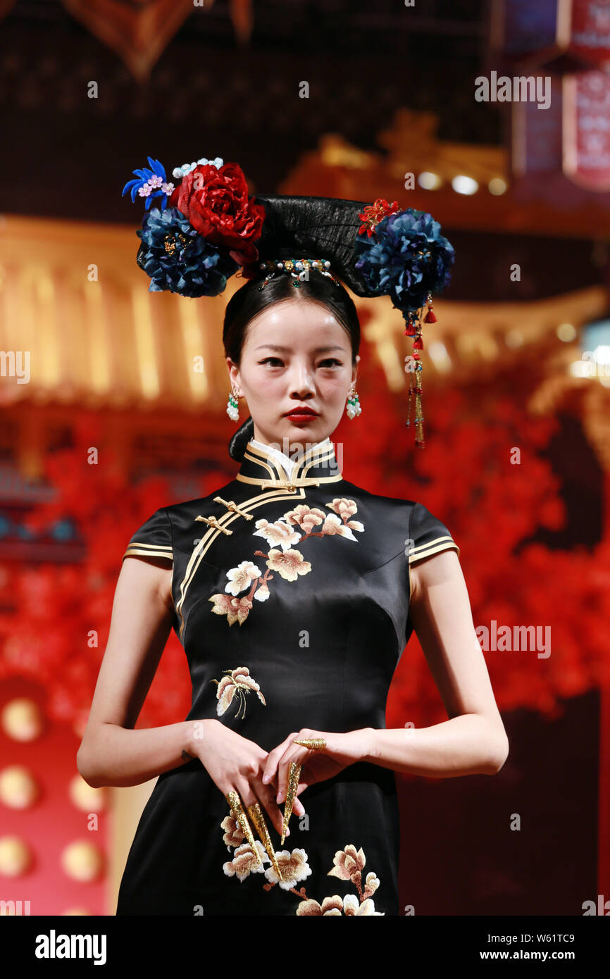 A model displays a traditional Chinese wedding dress at the "Story of Yanxi  Palace"-themed wedding show at the R&F Wanda Wenhua Hotel in Zhengzhou cit  Stock Photo - Alamy