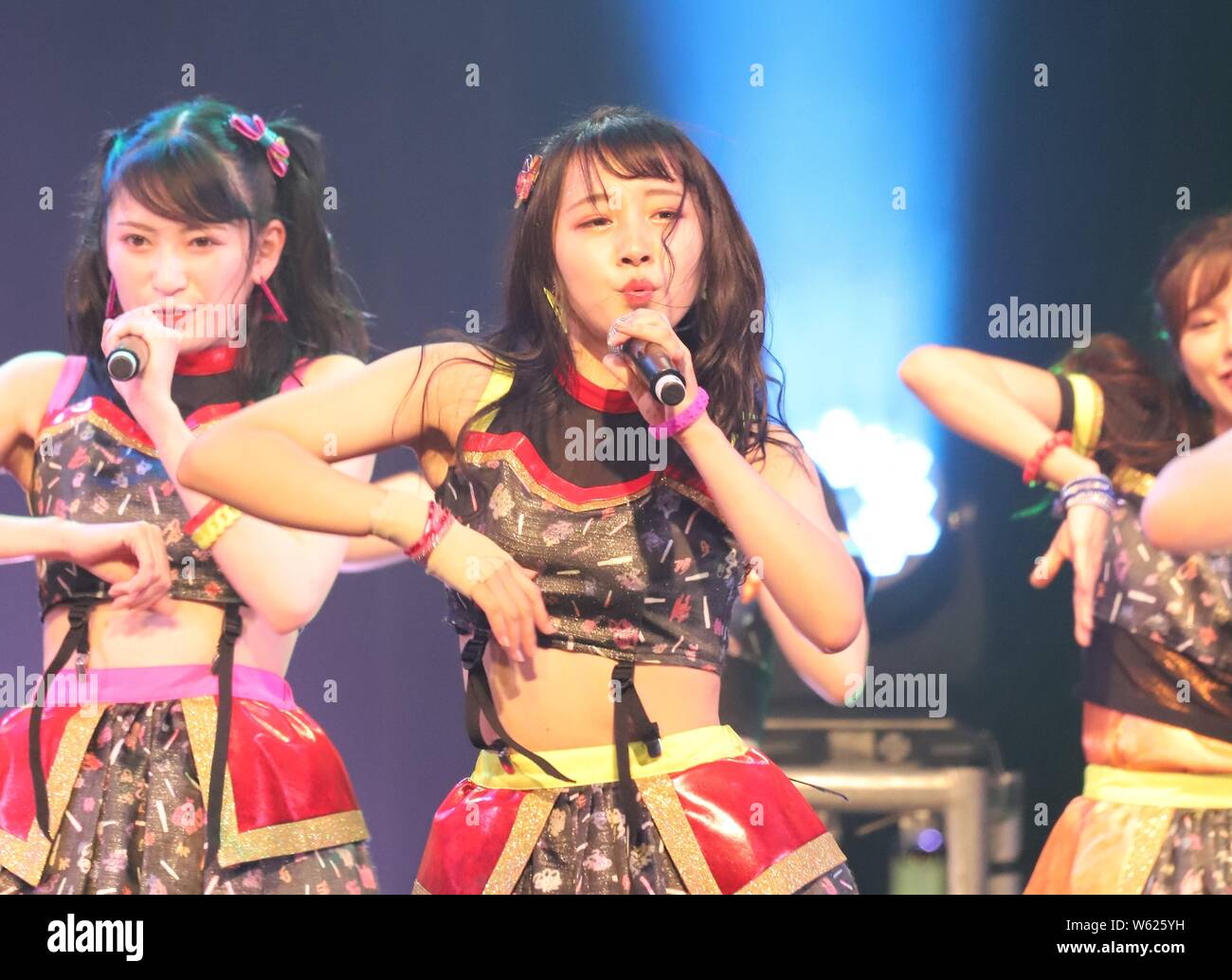 Pop idol asia hi-res stock photography and images - Alamy