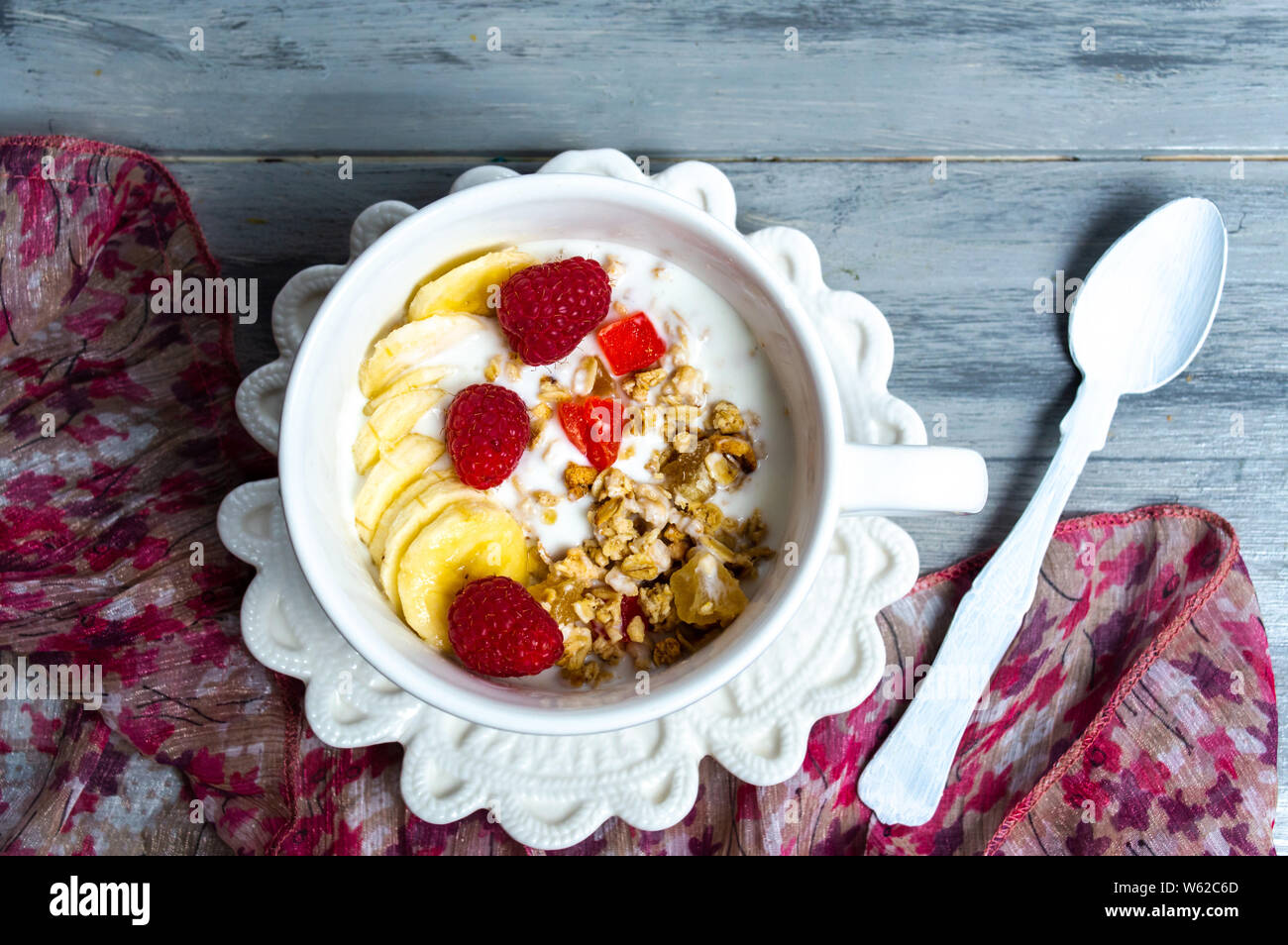 cereals with fruit in a bowl for a healthy breakfast Stock Photo