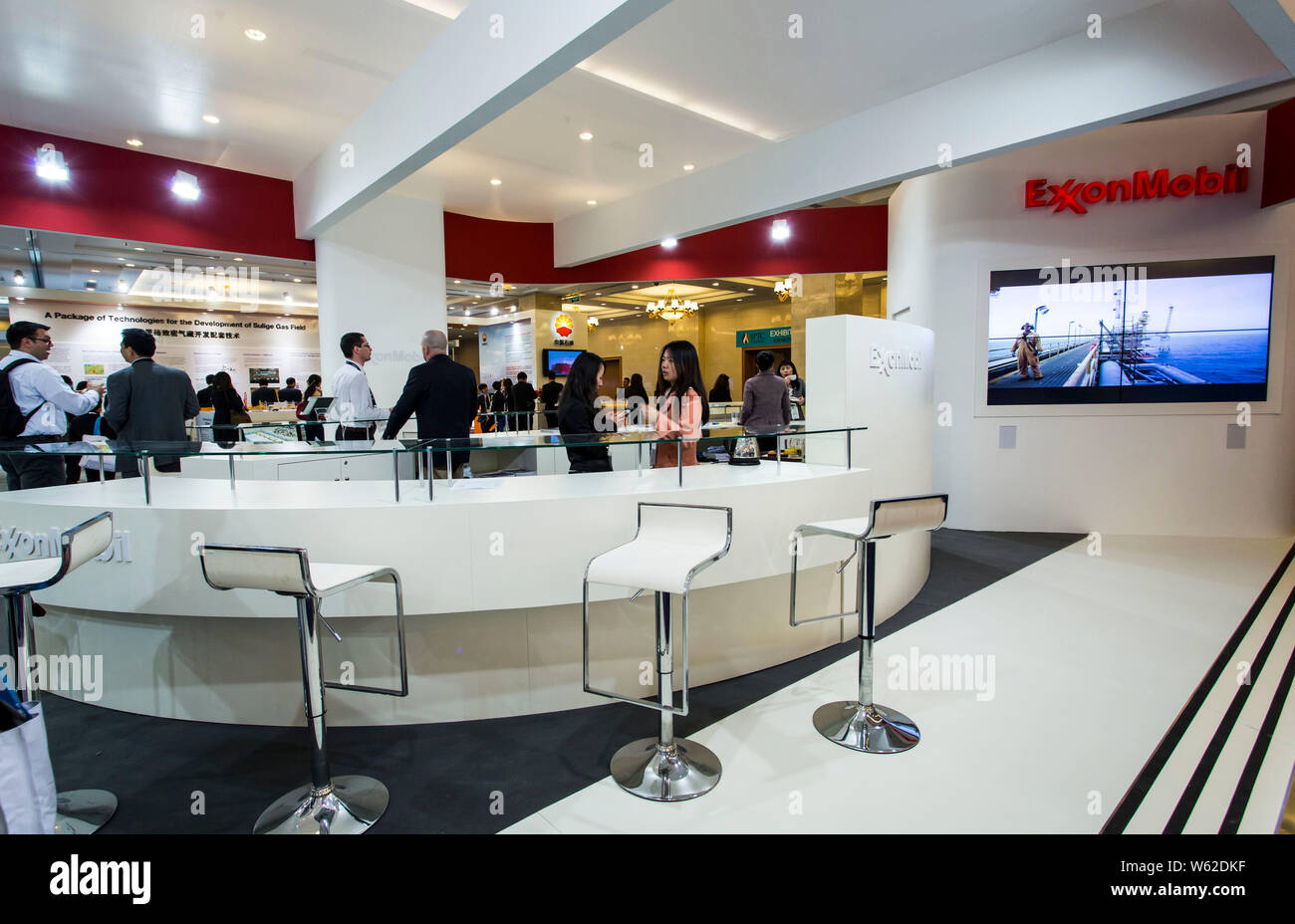 Exxonmobil oil hires stock photography and images Alamy