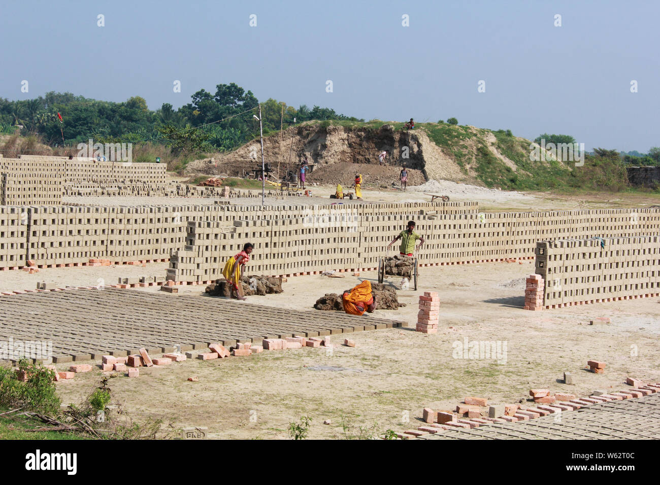 Child labor india bricks hi-res stock photography and images - Alamy
