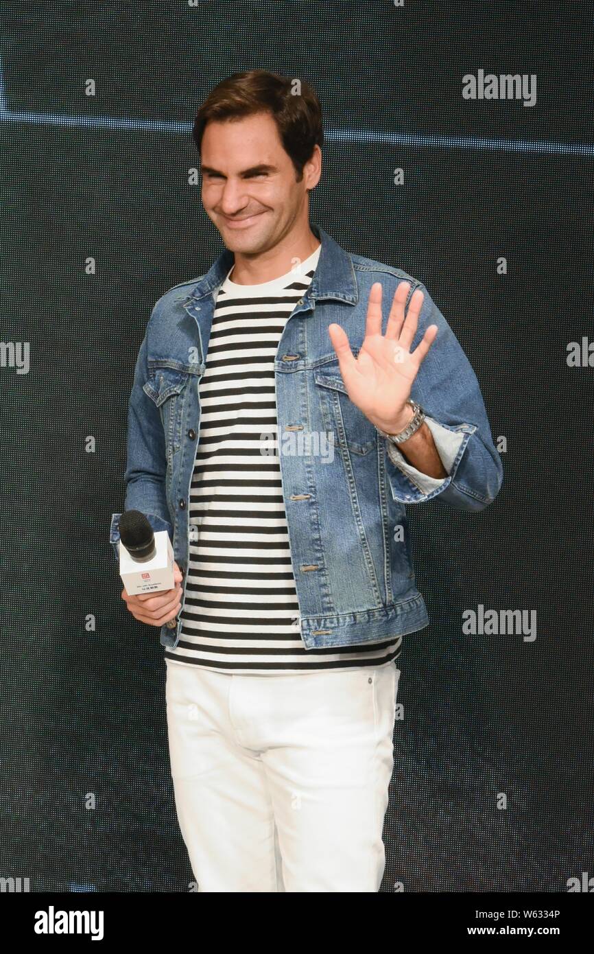 Swiss tennis star Roger Federer attends a promotional event by Japanese  fashion brand UNIQLO in Shanghai, China, 7 October 2018 Stock Photo - Alamy