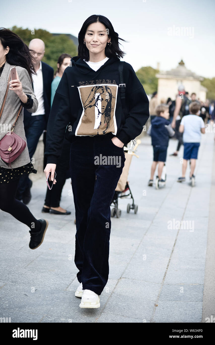 Chinese model Liu Wen arrives at the Max Mara Fashion Show during the 2019  Spring/Summer Paris Fashion Week in Paris, France, 30 September 2018. Hoo  Stock Photo - Alamy