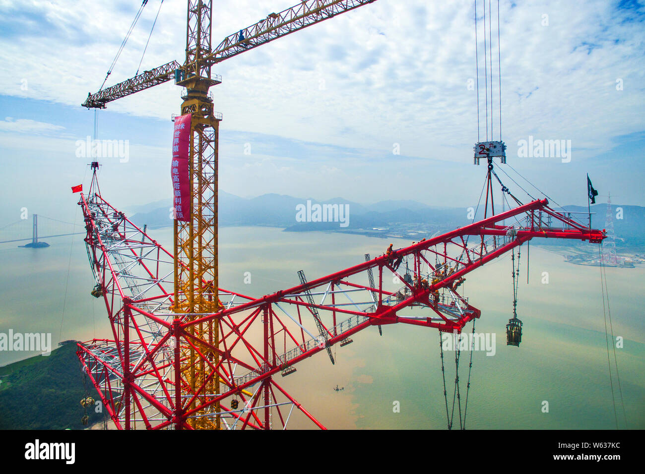 LA TOUR DE 300 MÈTRES （300メートルの塔） Nikken Sekkei Completes World's Longest Cantilever