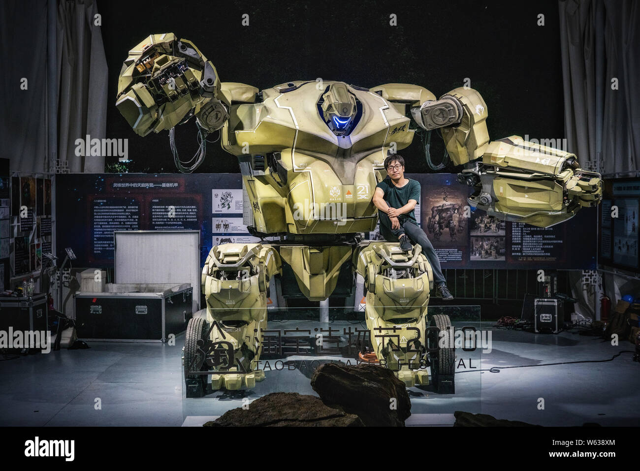 Robotic exoskeleton hires stock photography and images Alamy