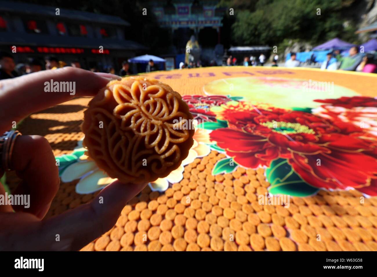 A giant mooncake made of 9,999 colorful mooncakes showing a pattern ...
