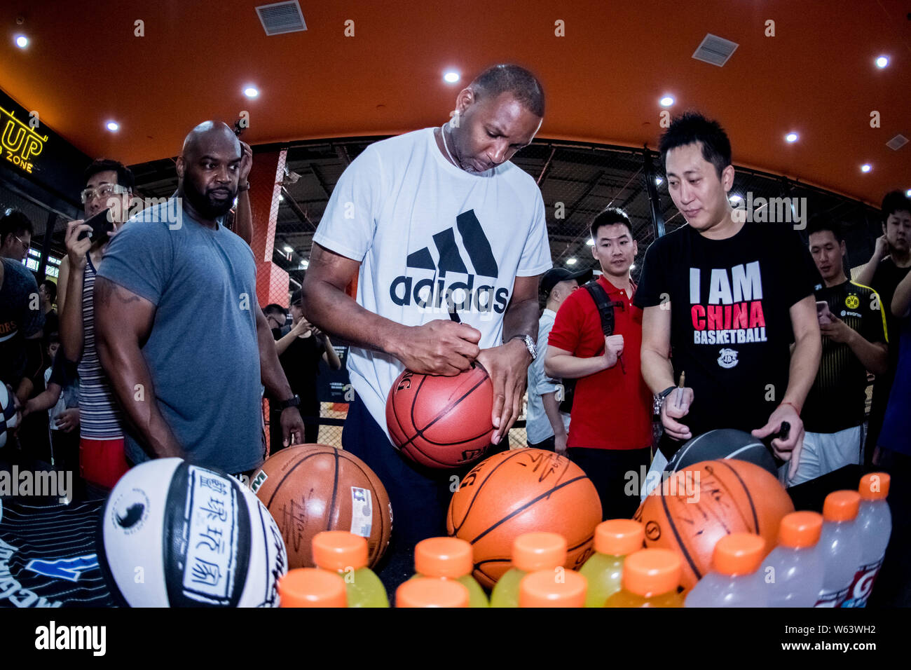 Former NBA star Tracy McGrady, right, holds his team jersey as he poses  with Wang Hai, left, President of Qingdao Doublestar Group Co., Ltd., a  sponso Stock Photo - Alamy