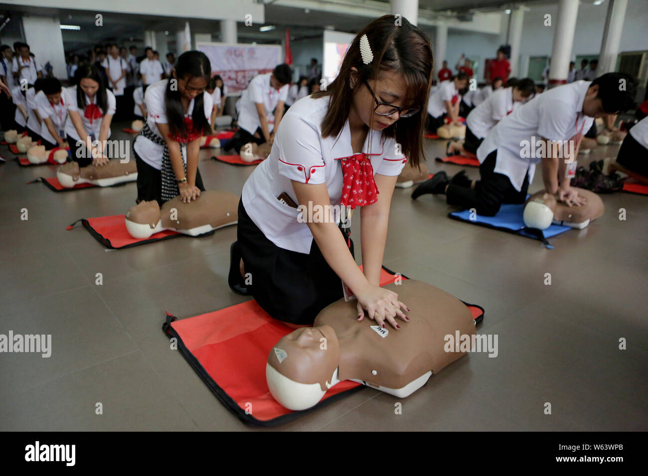 Manila, Philippines. 31st July, 2019. Students use cardiopulmonary