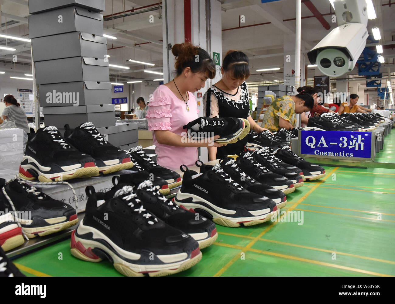 Shoe production factory hi-res stock photography and images - Alamy