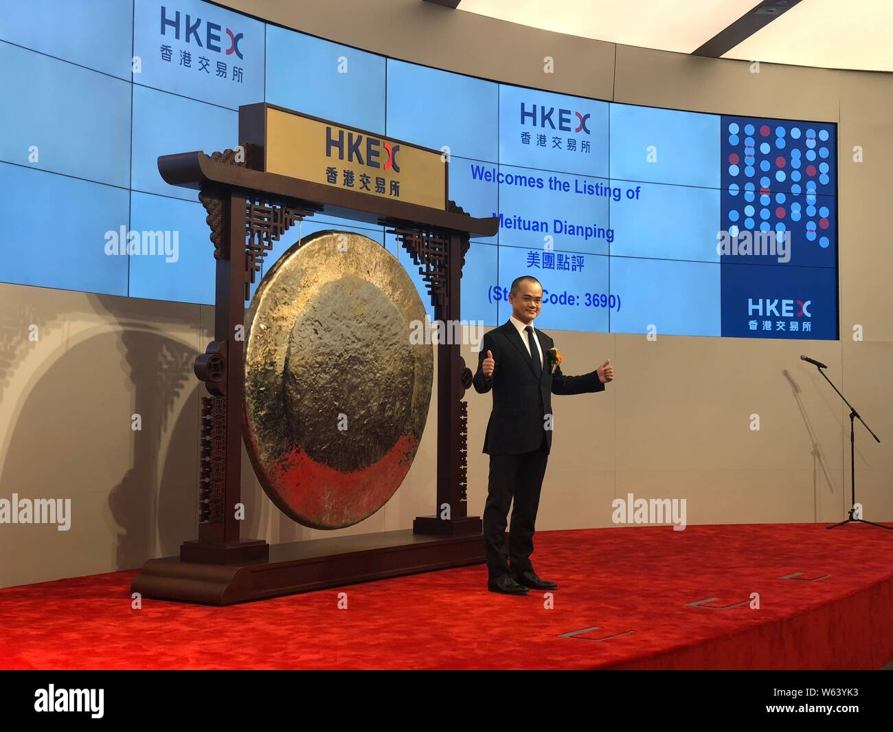 Wang Xing, CEO of Meituan-Dianping, poses during the ceremony for the  listing of Chinese online group buying and food ordering services Meituan,  and r Stock Photo - Alamy