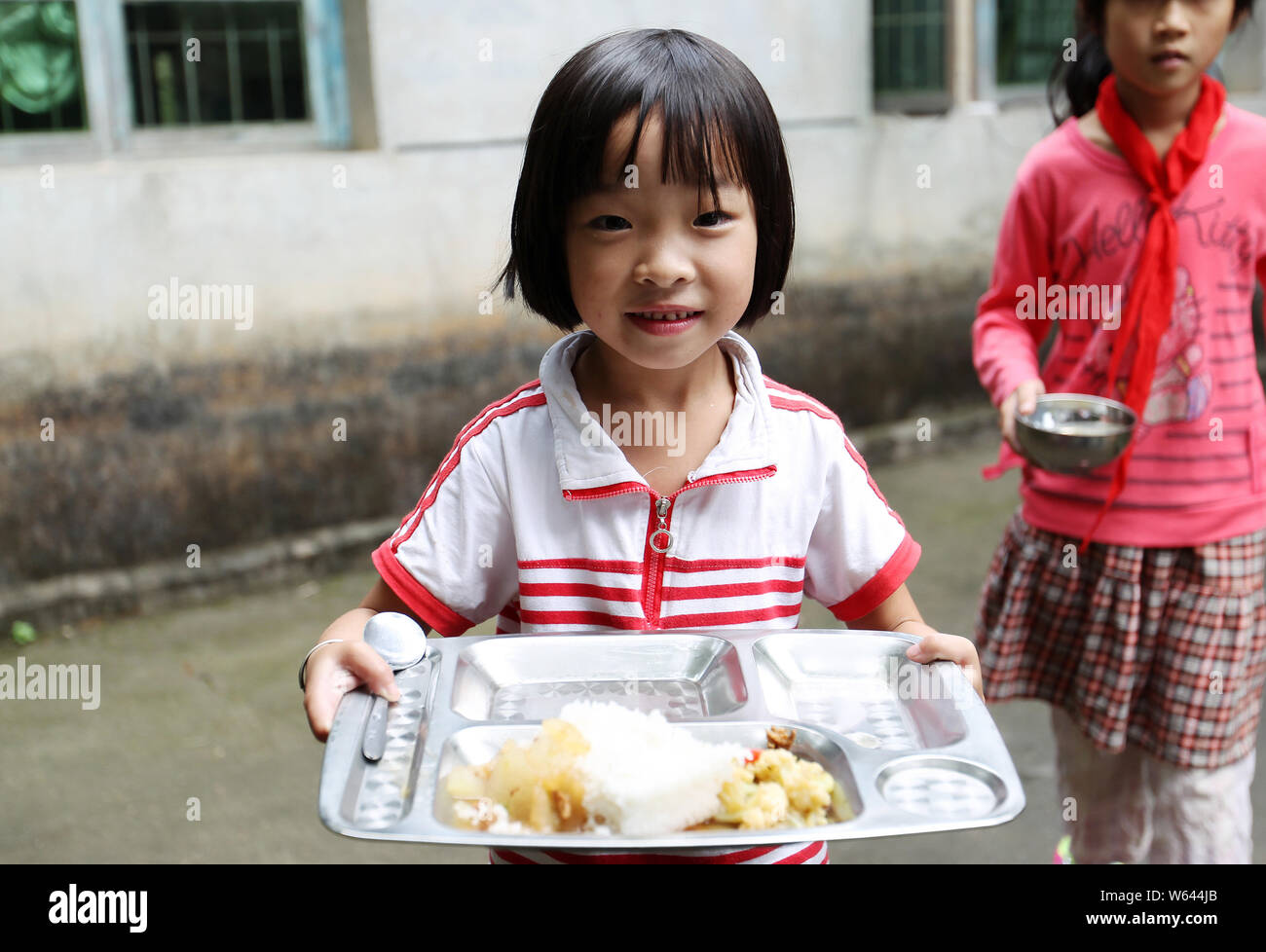 --FILE--A student holds her meal at a school in Jingdezhen or the Town of Jingde, east China's Jiangxi province, 24 October 2016.   Central authoritie Stock Photo