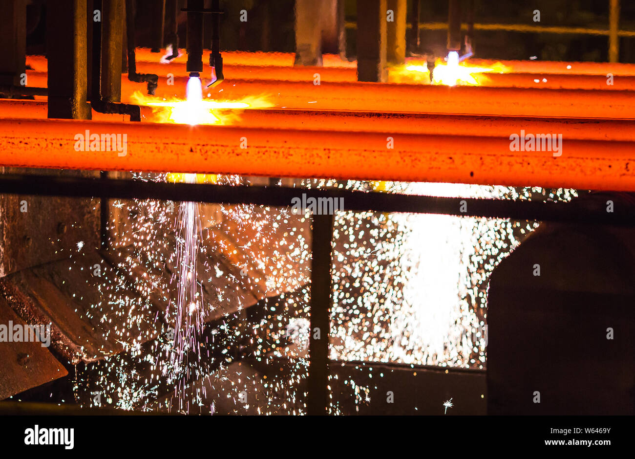 Torch cutting steel slab hi-res stock photography and images - Alamy