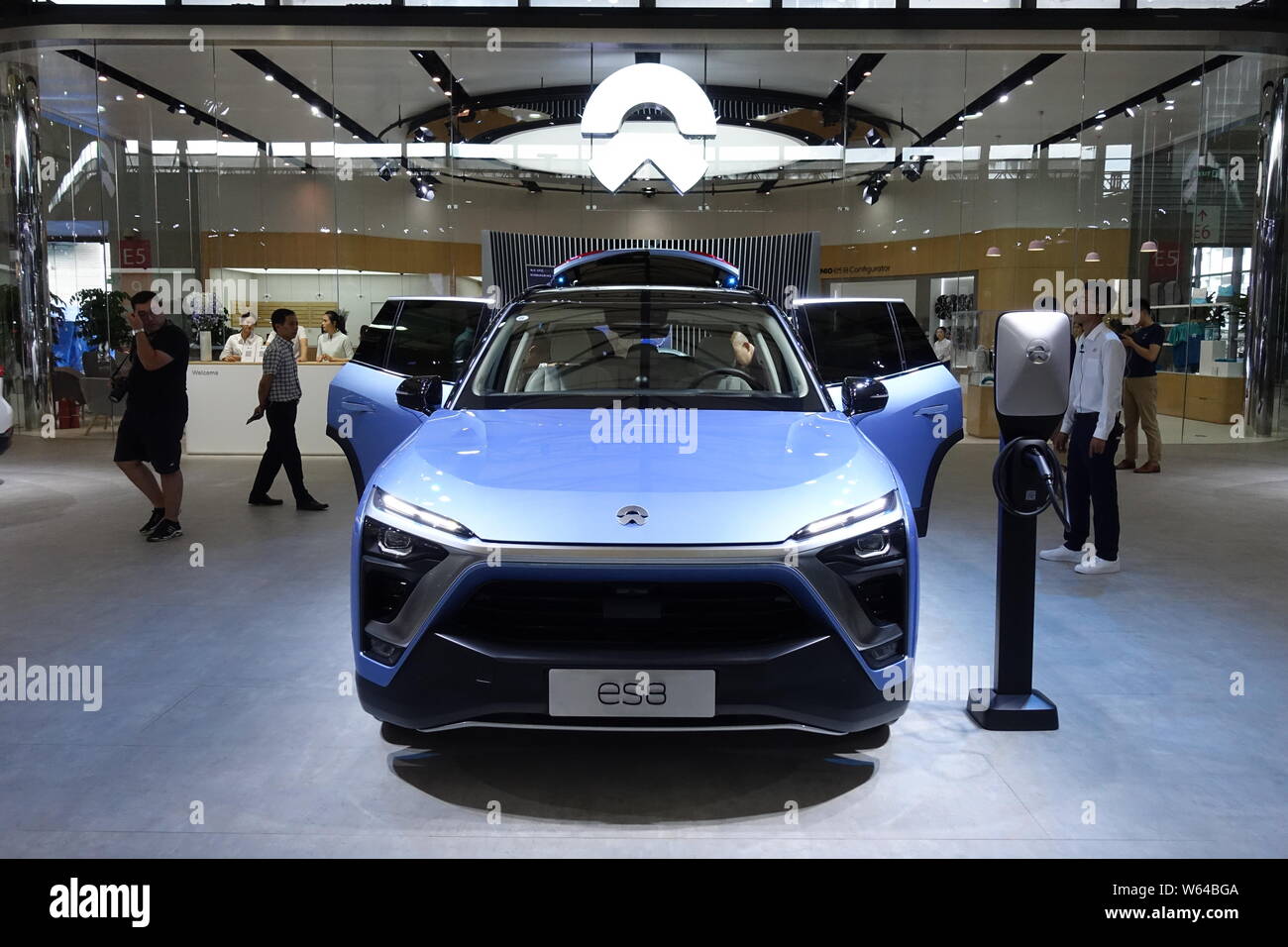 Electric suv hi-res stock photography and images - Alamy
