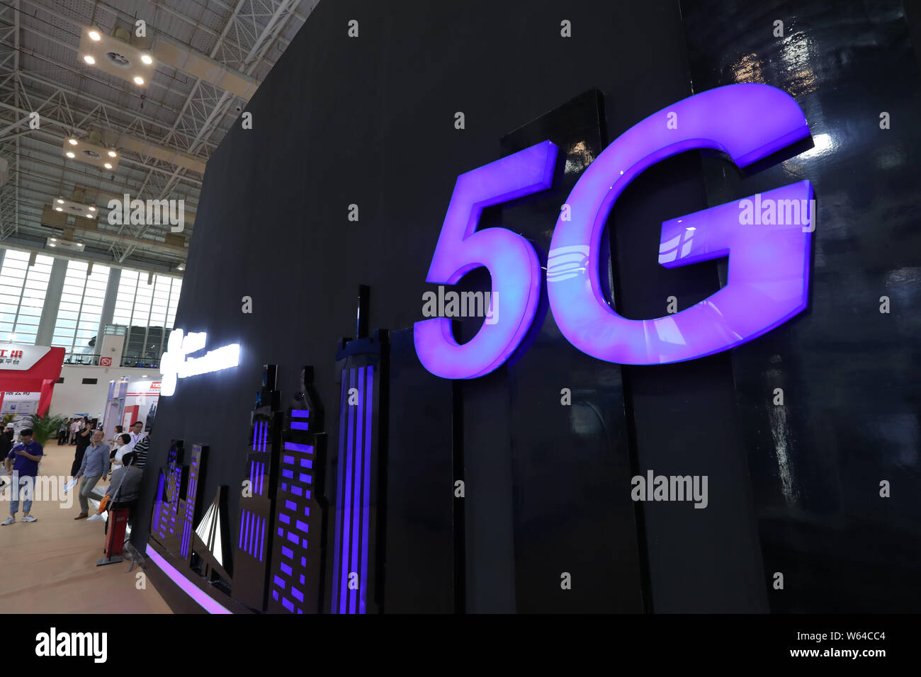 Технология 5g. China 5g. Поставки смартфонов в китае. 5 g китай. 5g.