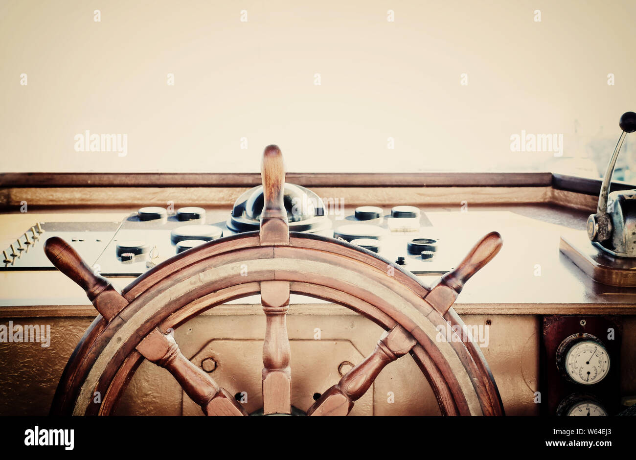 vintage nautical detail of a ship's old wooden wheel Stock Photo - Alamy
