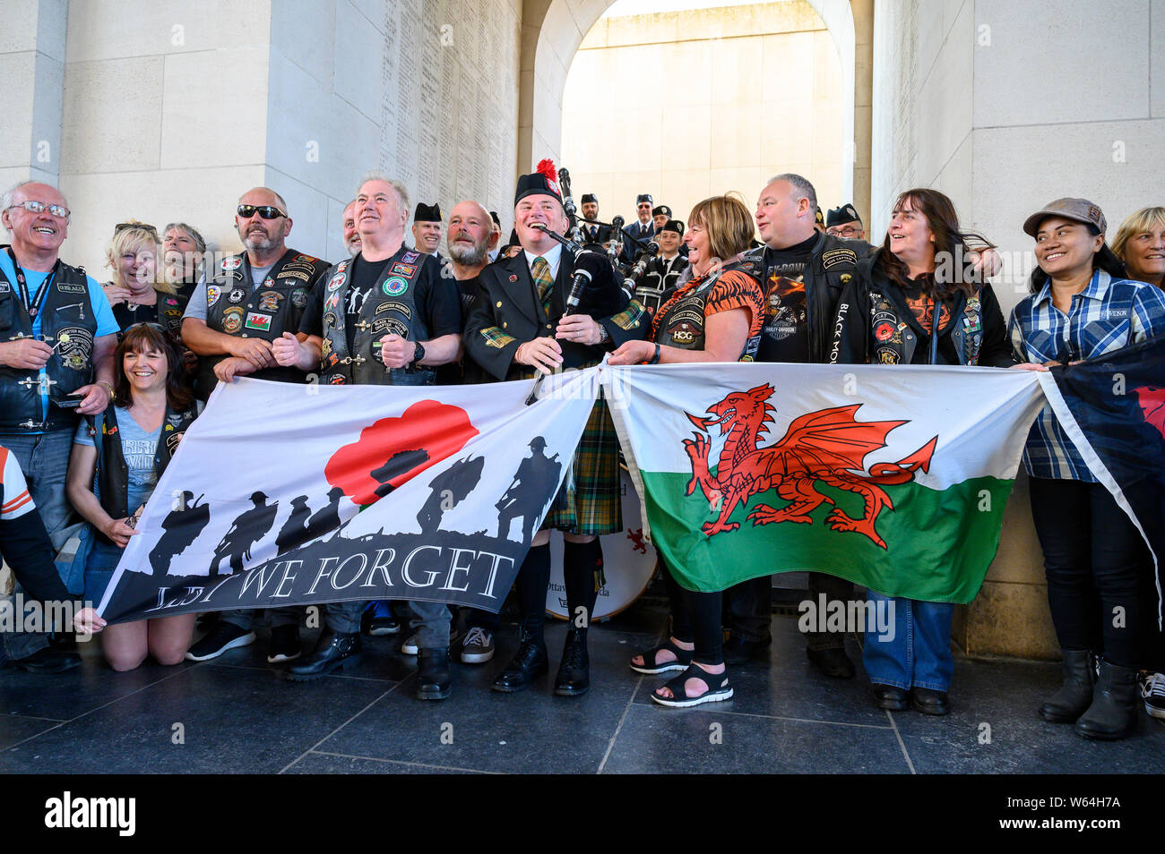 Members of the Black Mountain Hogs under the Menin Gate with Adrian Vaughan. Stock Photo