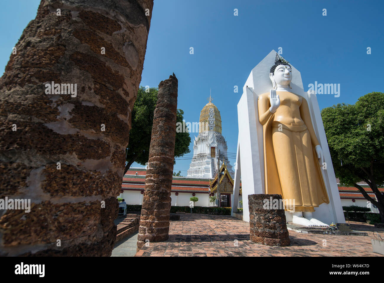 the ruins of the Wat Phra Si Ratana Mahathat a Temple in the city of  Phitsanulok in the north of Thailand.  Thailand, Phitsanulok, November, 2018. Stock Photo