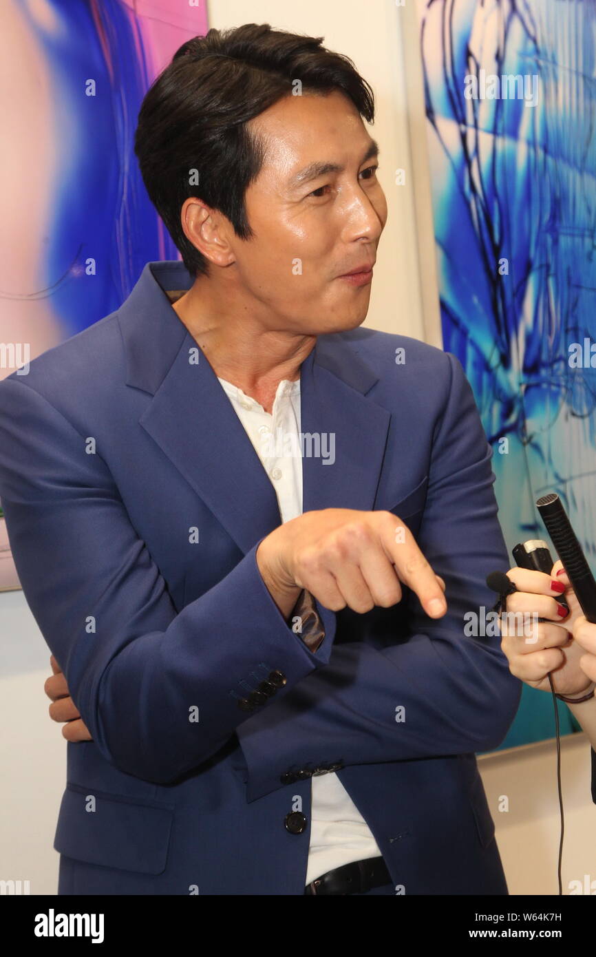 South Korean actor Jung Woo-sung attends an unveiling ceremony for La Prairie exhibition in Hong Kong, China, 5 September 2018. Stock Photo