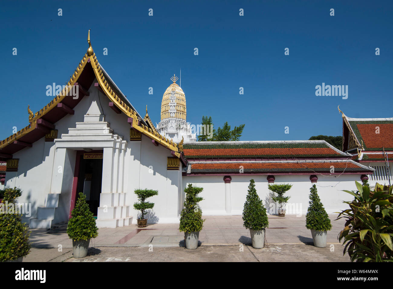 the ruins of the Wat Phra Si Ratana Mahathat a Temple in the city of  Phitsanulok in the north of Thailand.  Thailand, Phitsanulok, November, 2018. Stock Photo