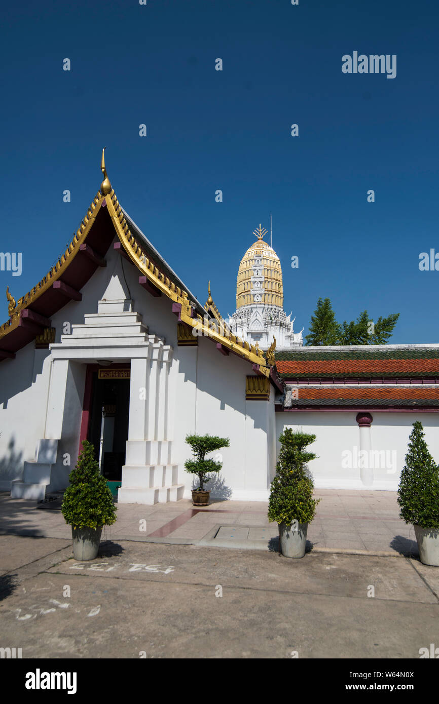 the ruins of the Wat Phra Si Ratana Mahathat a Temple in the city of  Phitsanulok in the north of Thailand.  Thailand, Phitsanulok, November, 2018. Stock Photo