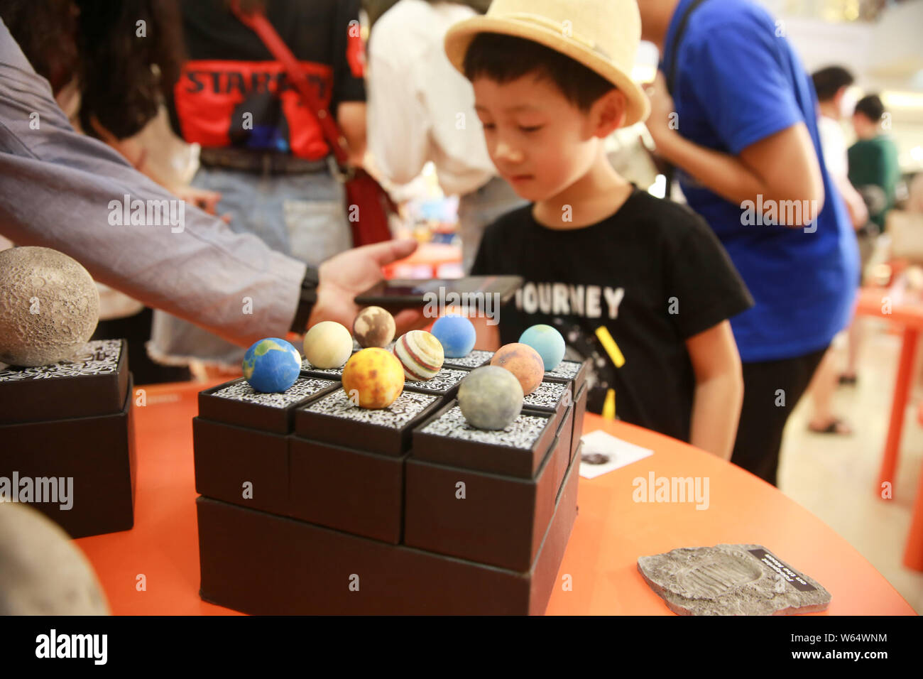 Solar system model hi-res stock photography and images - Alamy