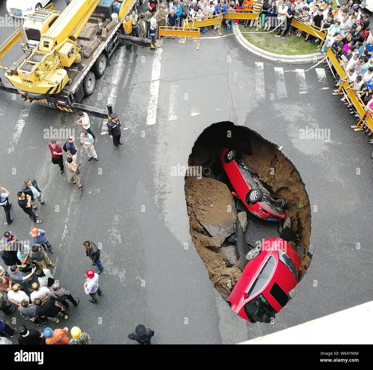 Collapse sink hole hi-res stock photography and images - Alamy