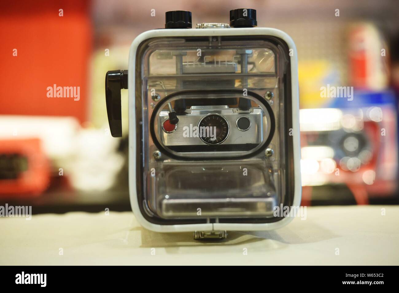 An instant camera is on display at Zhejiang's first Polaroid camera store  in Hangzhou city, east China's Zhejiang province, 28 August 2018. Zhejian  Stock Photo - Alamy