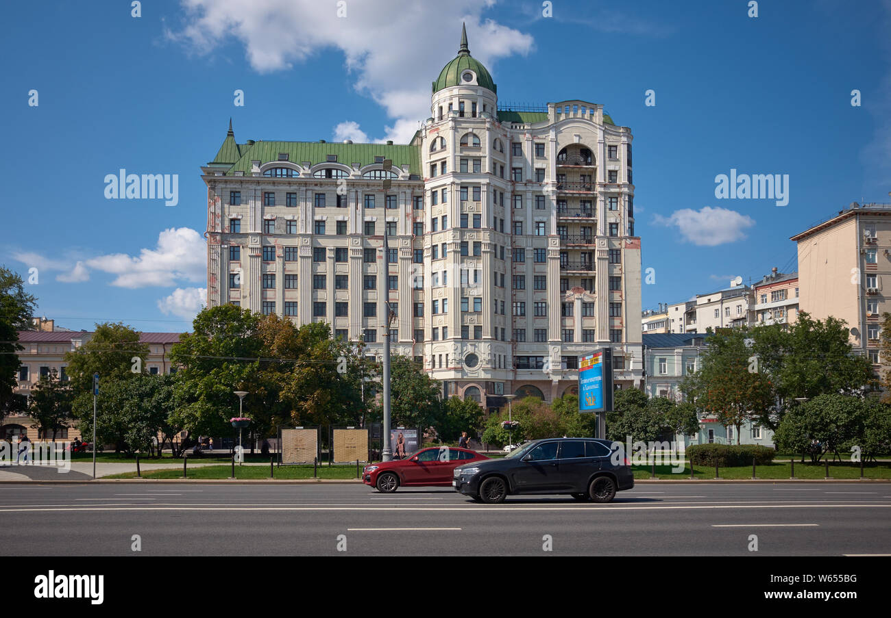 Moscow, e building of a modern business center Oryzheynyi Plaza with the function of a residential building, built in 2000 in the Empire style Stock Photo