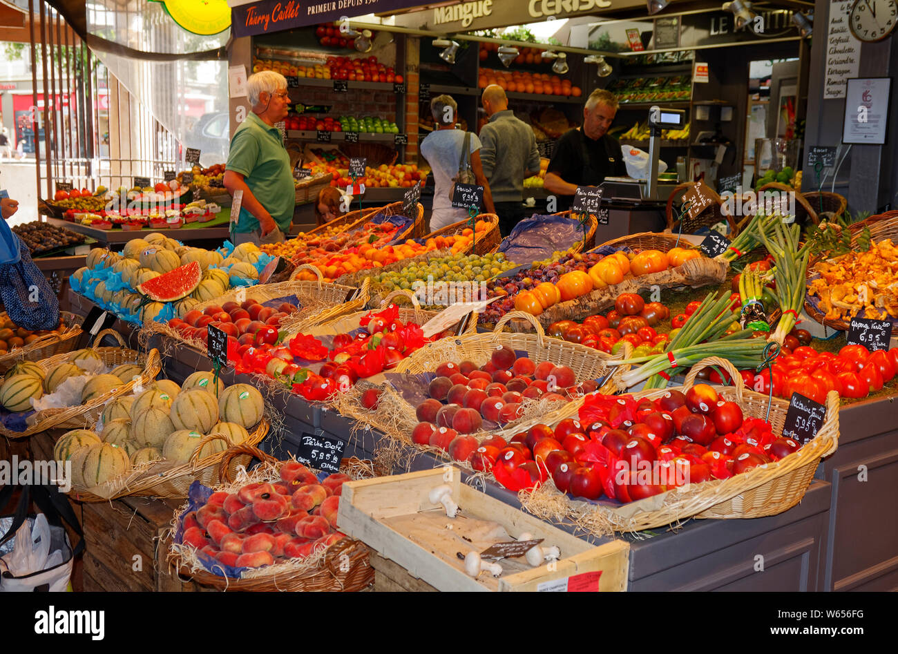Vegetable vendor hires stock photography and images Alamy