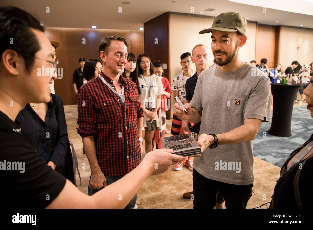 Singer Mike Shinoda of American rock band Linkin Park interacts with fans before a tour concert in Chengdu city, southwest China's Sichuan province, 1 Stock Photo