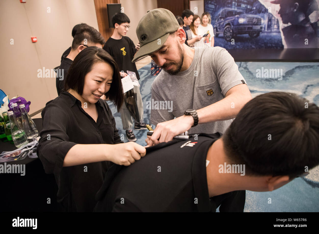 Singer Mike Shinoda of American rock band Linkin Park interacts with fans before a tour concert in Chengdu city, southwest China's Sichuan province, 1 Stock Photo