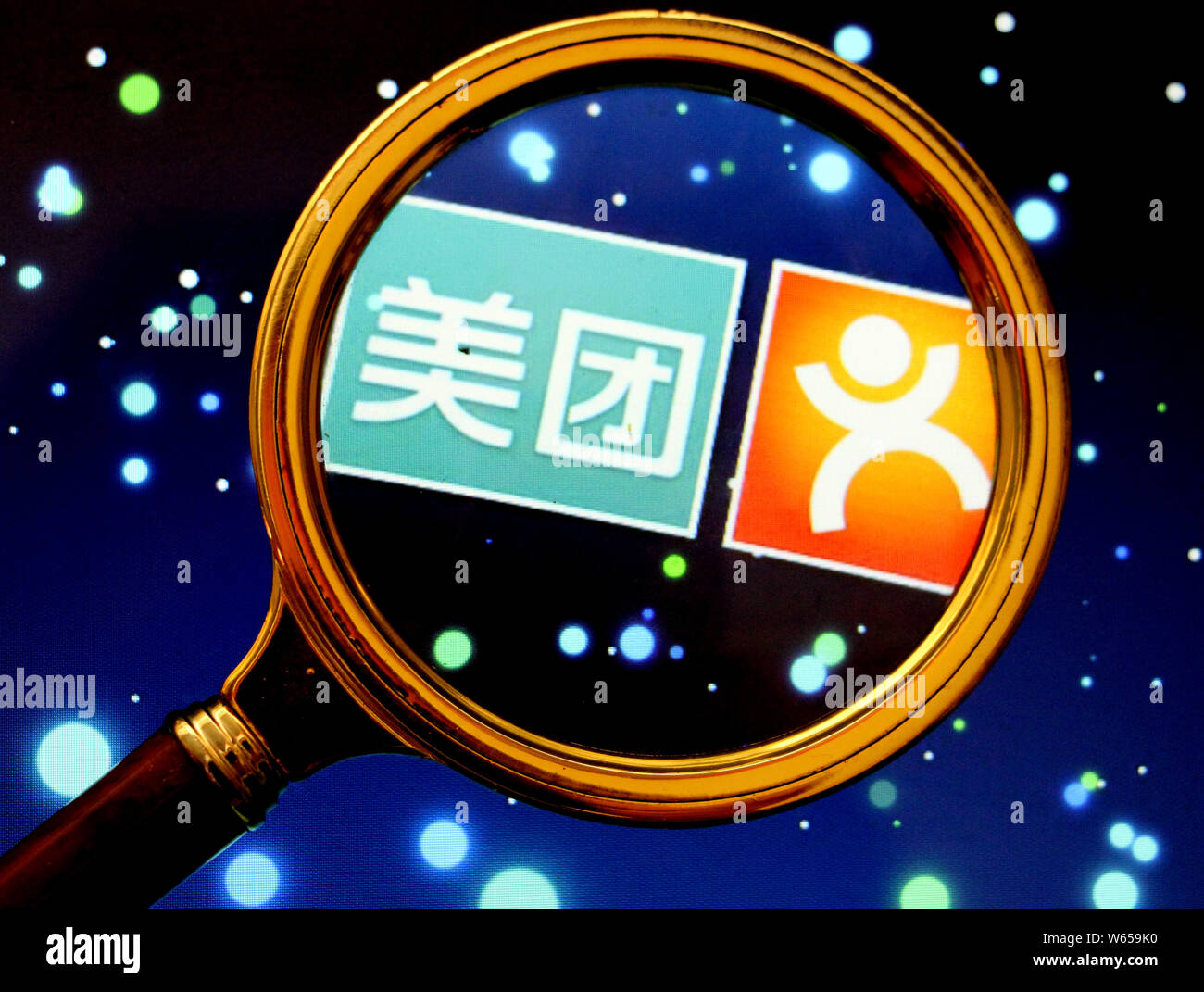 --FILE--A Chinese netizen looks the logos of online group buying site ...