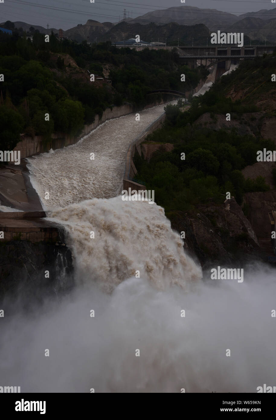 Water gushes out from the Liujiaxia Hydroelectric Station for flood control on the Yellow River in Yongjing county, Linxia Hui Autonomous Prefecture, Stock Photo