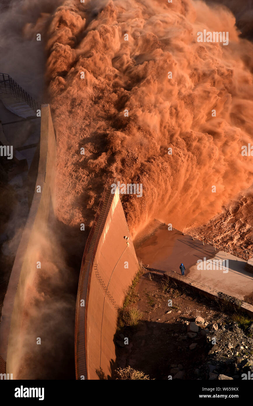 Water gushes out from the Liujiaxia Hydroelectric Station for flood control on the Yellow River in Yongjing county, Linxia Hui Autonomous Prefecture, Stock Photo