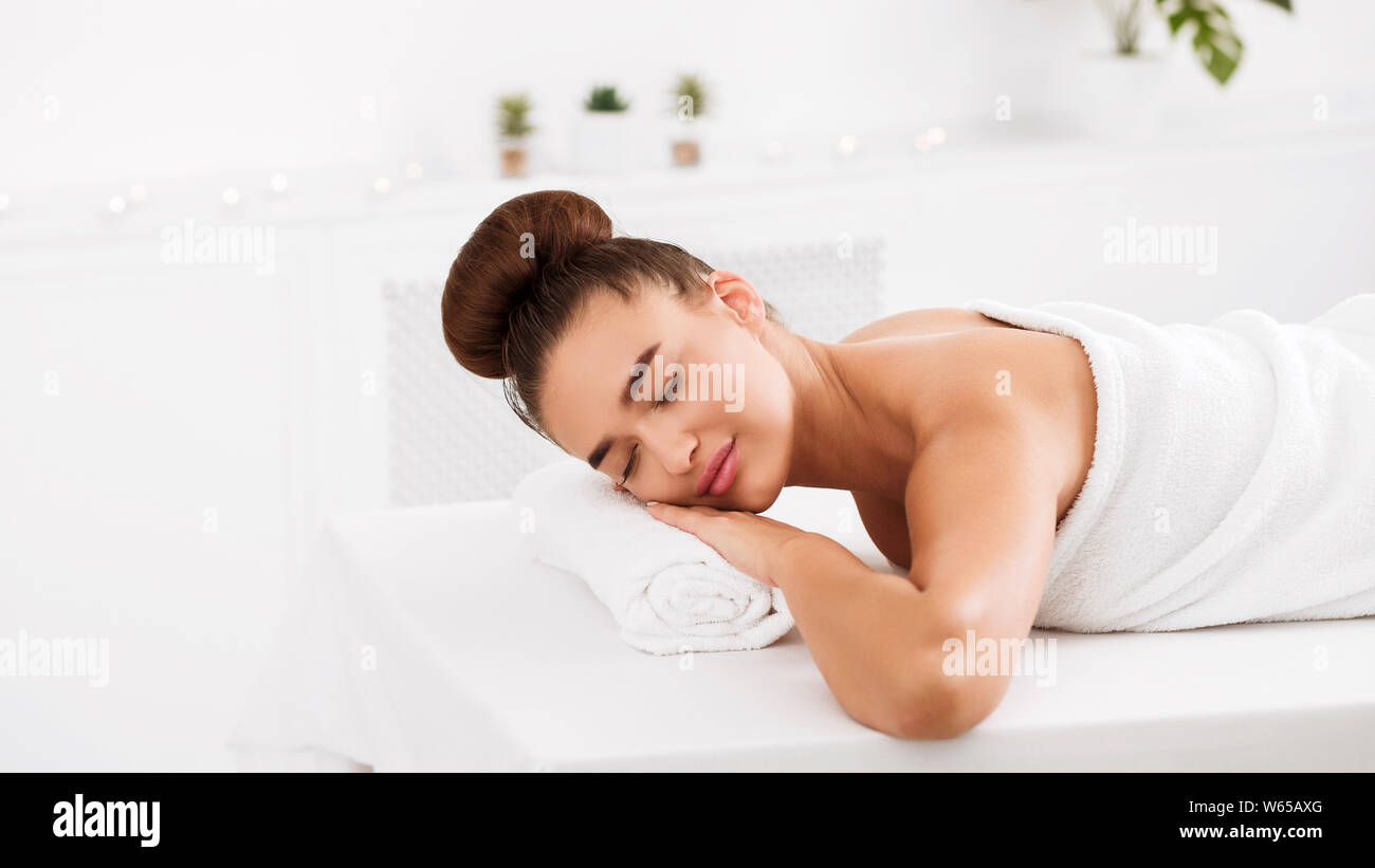 Relaxed woman lying in spa salon with closed eyes Stock Photo - Alamy
