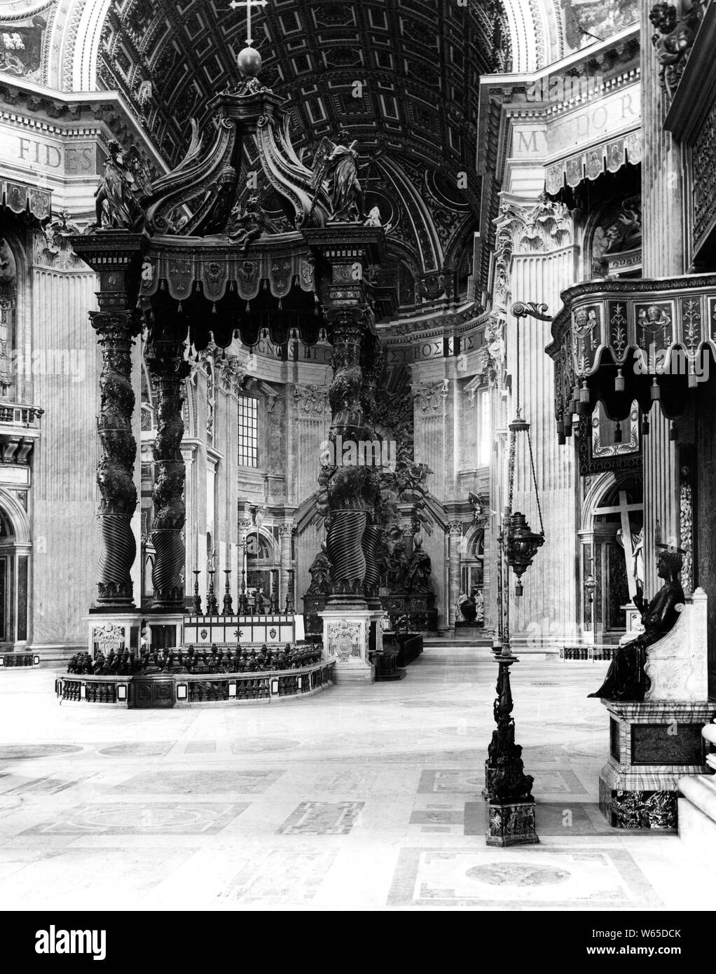 St. Peter's Baldachin by Gian Lorenzo Bernini, St. Peter's Basilica, Vatican City 1930 Stock Photo