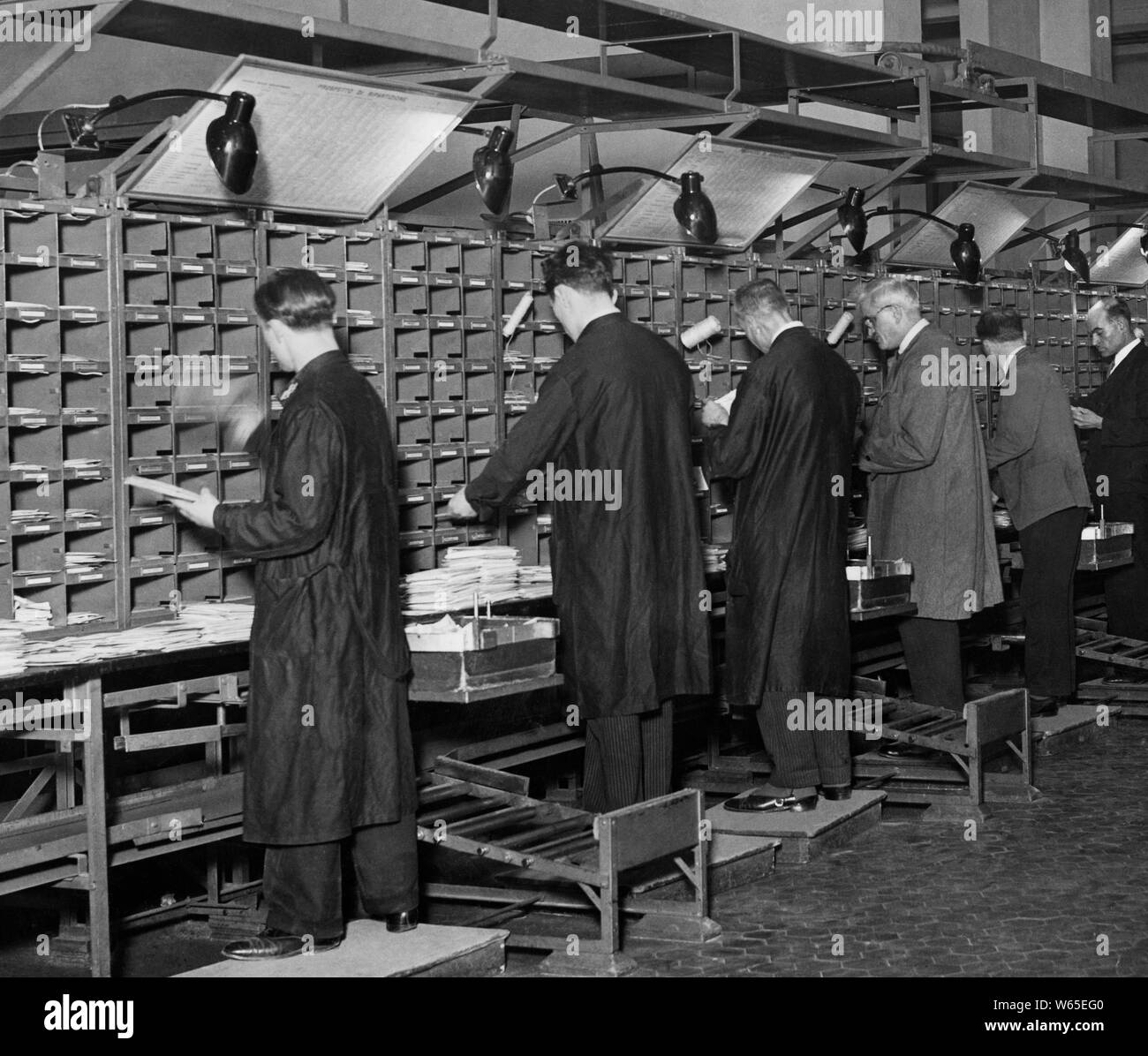 Sorting office post hires stock photography and images Alamy