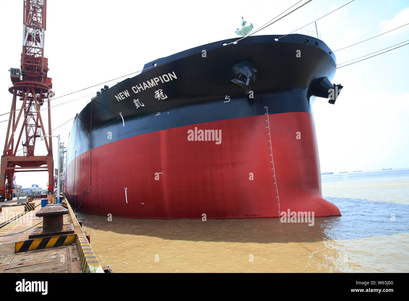The new 308,000 dwt very large crude carrier (VLCC) "New Champion"  constructed by shipbuilder Nantong Cosco KHI Ship Engineering (NACKS) is  pictured a Stock Photo - Alamy