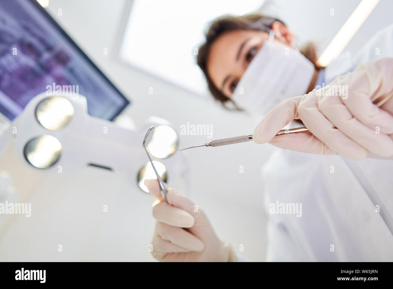 Dentistry instrument hi-res stock photography and images - Alamy