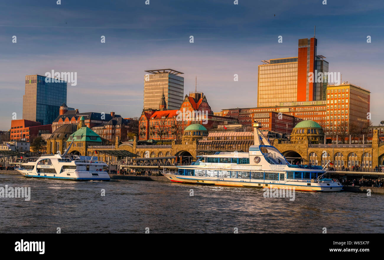 Landungsbruecken, St. Pauli, Hamburg, Deutschland Stock Photo