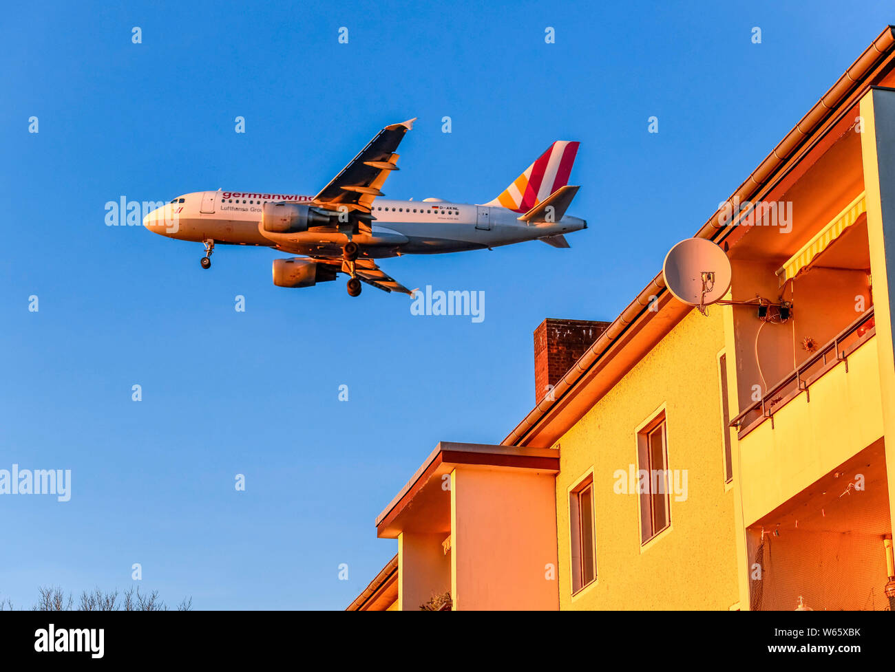 germanwings, Flugzeug, Landeanflug, Meteorstrasse, Tegel, Reinickendorf, Berlin, Deutschland