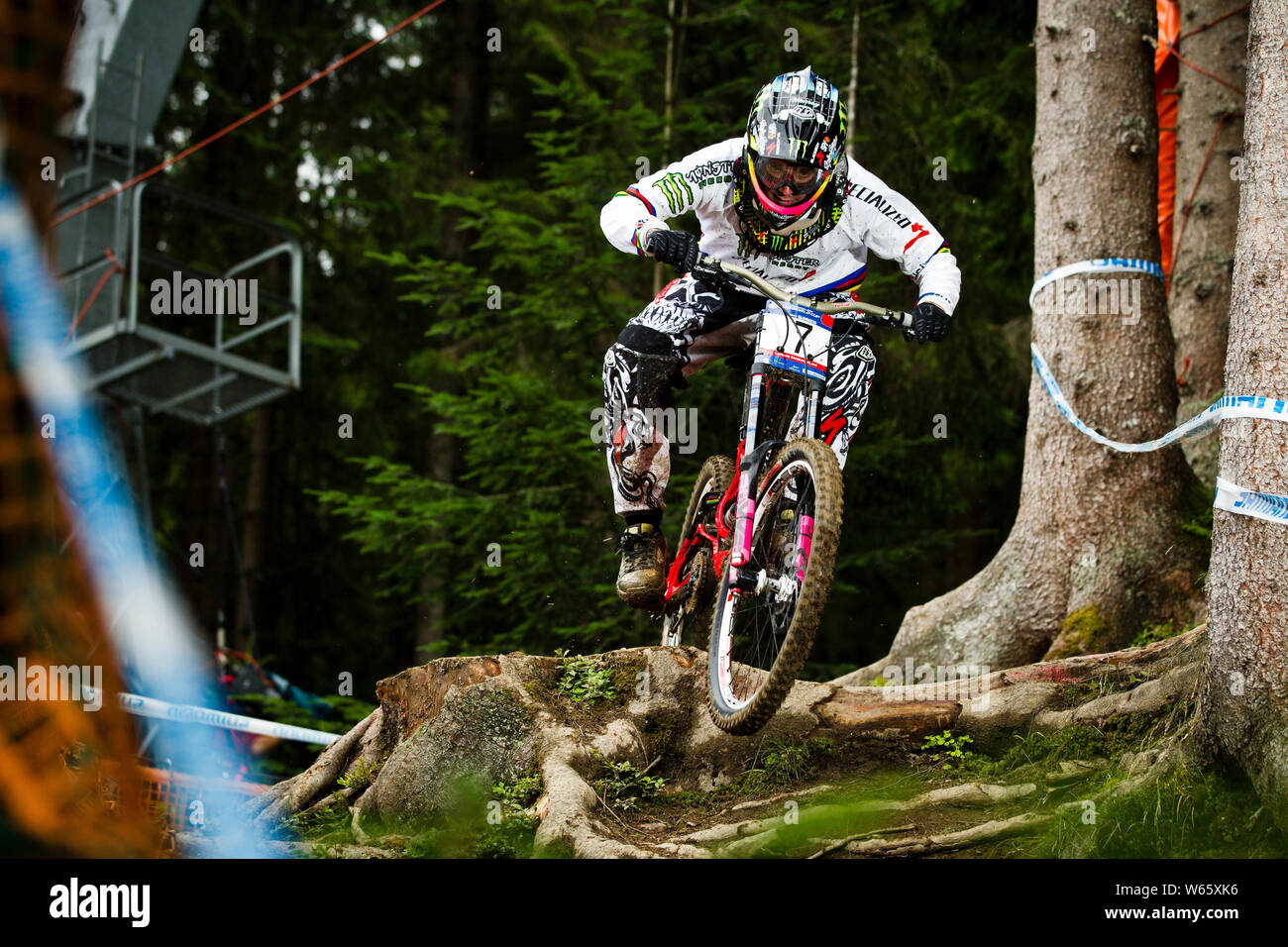 downhill mtb racing